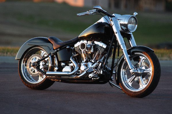 Harley-Davidsons-Fat-Boy.jpg (107.74 KiB) Просмотров: 1911 Harley-Davidsons-Fat-Boy.jpg