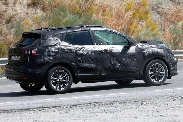 Nissan-Qashqai-2014-Back.jpg