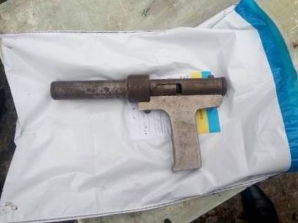 Под Днепром ребенок нашел на свалке пистолет и нечаянно застрелил 2-летнюю сестру (ФОТО).jpg