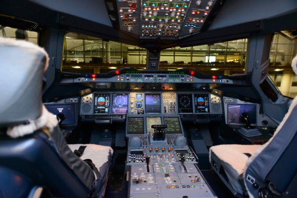 depositphotos_48079547-stock-photo-cockpit-interior.jpg