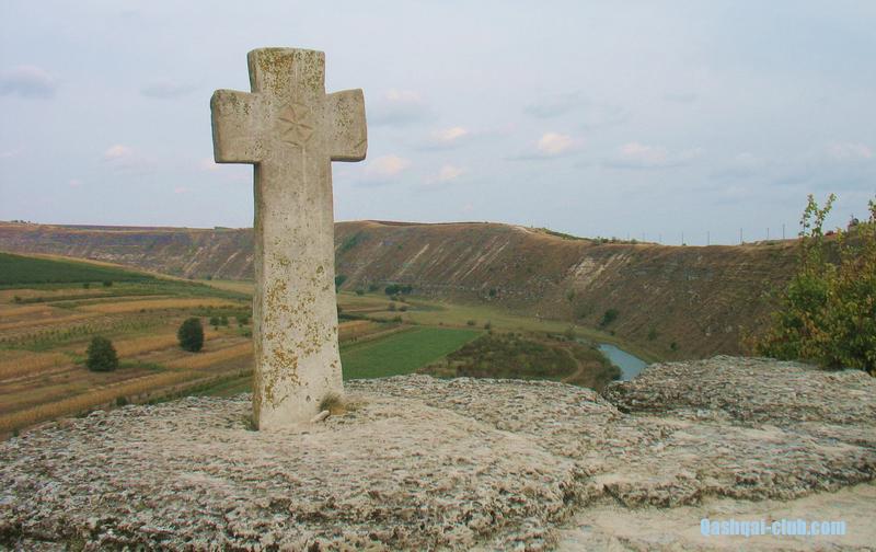 486-Ukr-Moldova-StaryOrhei-rReut-monastyr-xrest