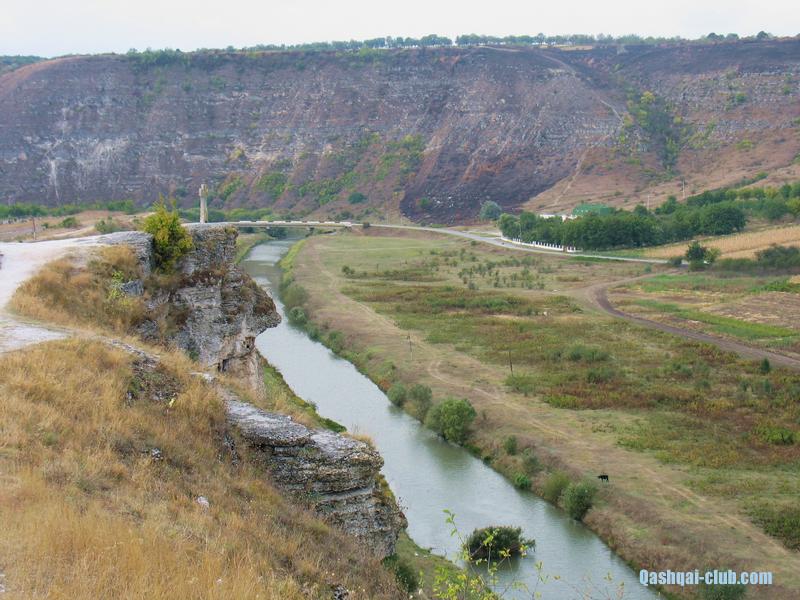 488-Ukr-Moldova-StaryOrhei-rReut-most-krest