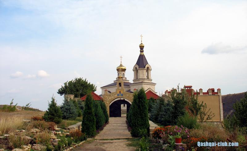 490-Ukr-Moldova-StaryOrhei-monastyr