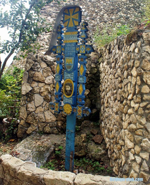554-Ukr-Moldova-Saharna-monastyr-krest