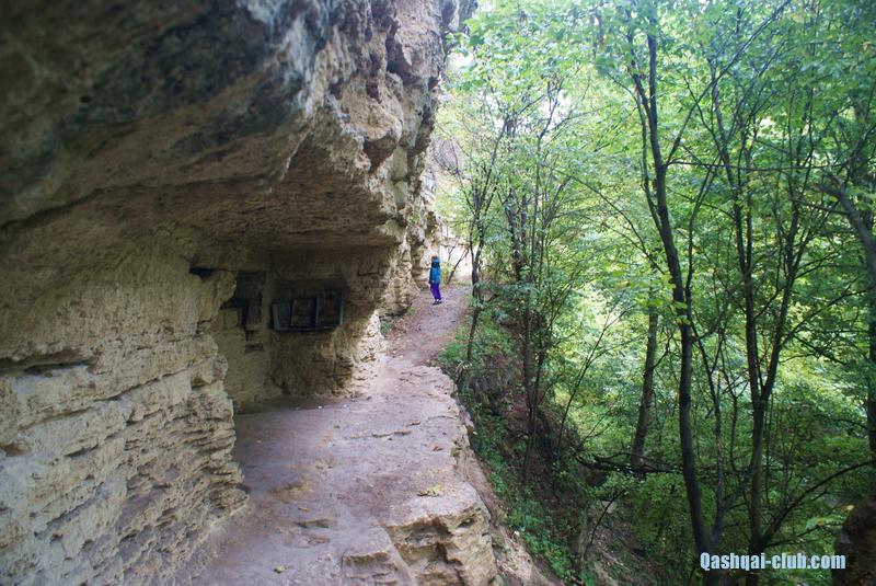 566-Ukr-Moldova-Saharna-skalny-mon-kelia-Tom