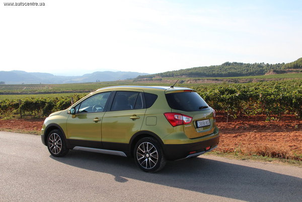 suzuki_new_sx4_01.jpg