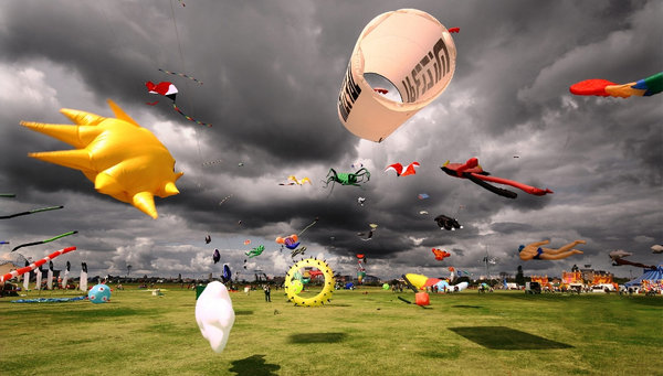 kites-in-storm.jpg (302.92 KiB) Просмотров: 1816 kites-in-storm.jpg