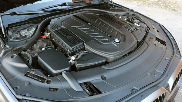 2017-bmw-m760i-review-7.jpg